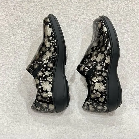Spring Step Black Silver Floral Clogs 6.5