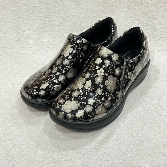 Spring Step Black Silver Floral Clogs 6.5