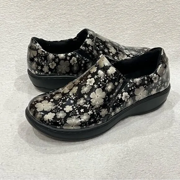 Spring Step Black Silver Floral Clogs 6.5
