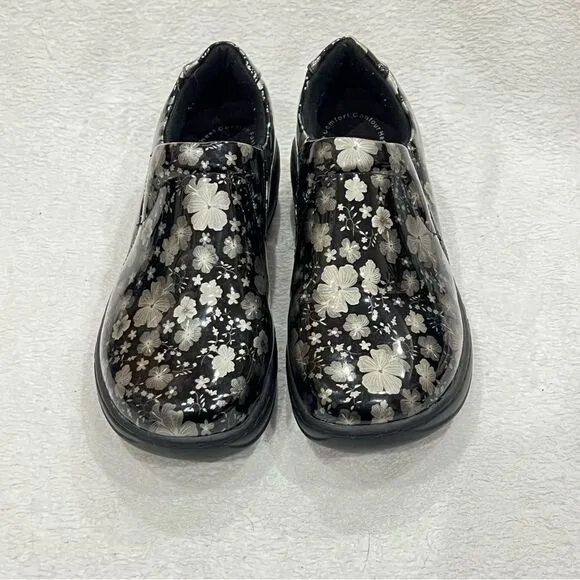 Spring Step Black Silver Floral Clogs 6.5