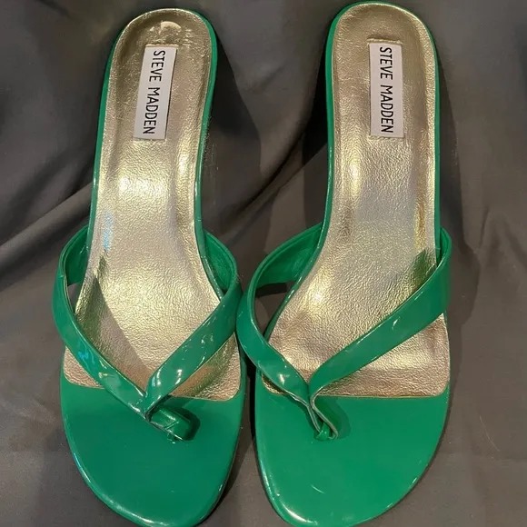 Steve Madden kitten heel Kelly green sandals heels
