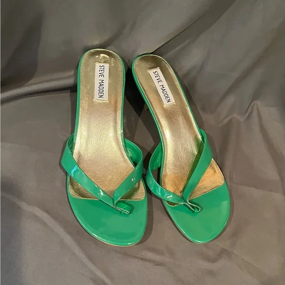 Steve Madden kitten heel Kelly green sandals heels