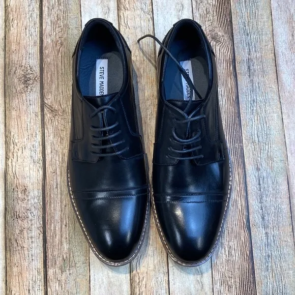STEVE MADDEN Leather Oxfords