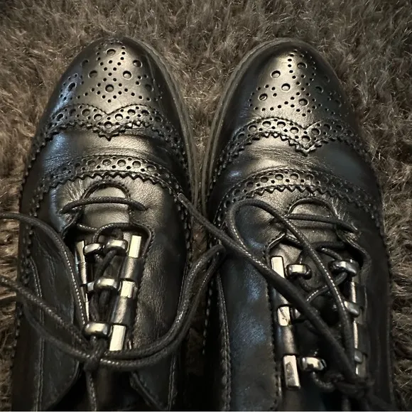 STUART WEITZMAN | Black Leather Laddie Oxford Shoes Lace Up Size 8 EUC!!!