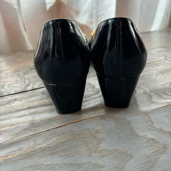 Stuart Weitzman black patent leather kitten heels | size 9