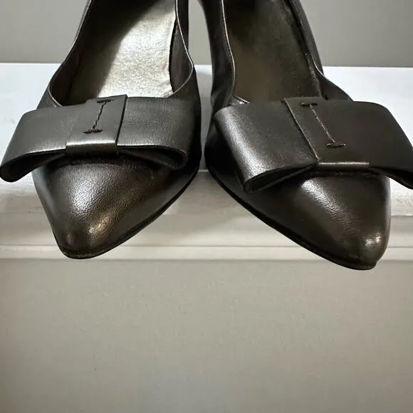 Stuart Weitzman Bronze Bow Detail Leather Pumps Size 7 small kitten heel