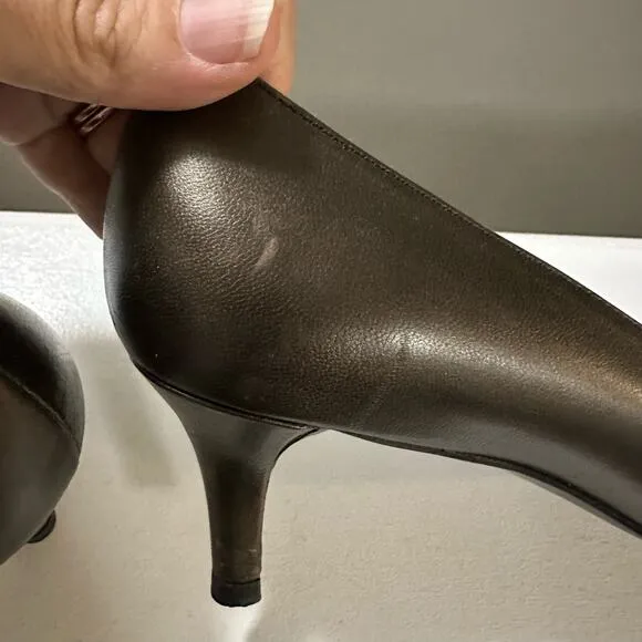 Stuart Weitzman Bronze Bow Detail Leather Pumps Size 7 small kitten heel