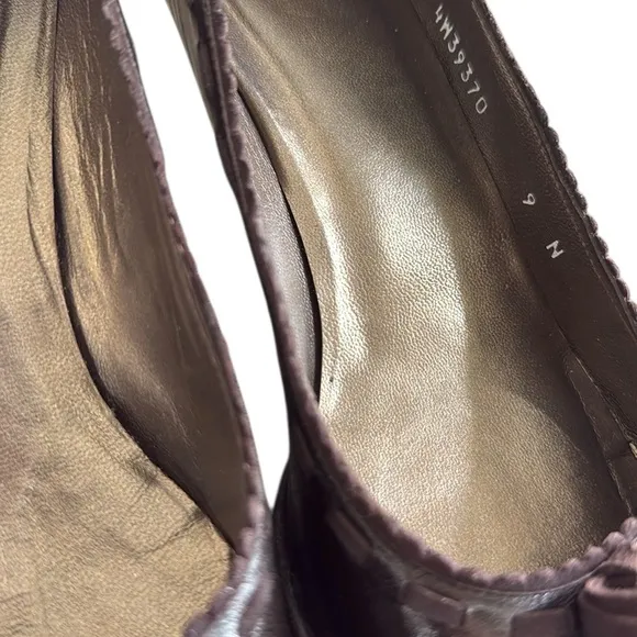 Stuart Weitzman Brown Leather Scalloped Kitten Heels with Vibram sole size 9N