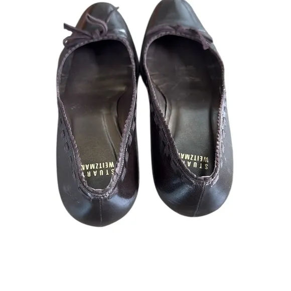 Stuart Weitzman Brown Leather Scalloped Kitten Heels with Vibram sole size 9N