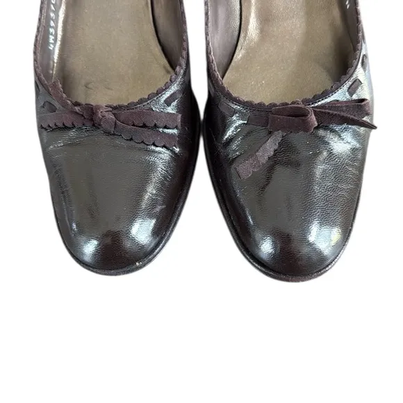 Stuart Weitzman Brown Leather Scalloped Kitten Heels with Vibram sole size 9N