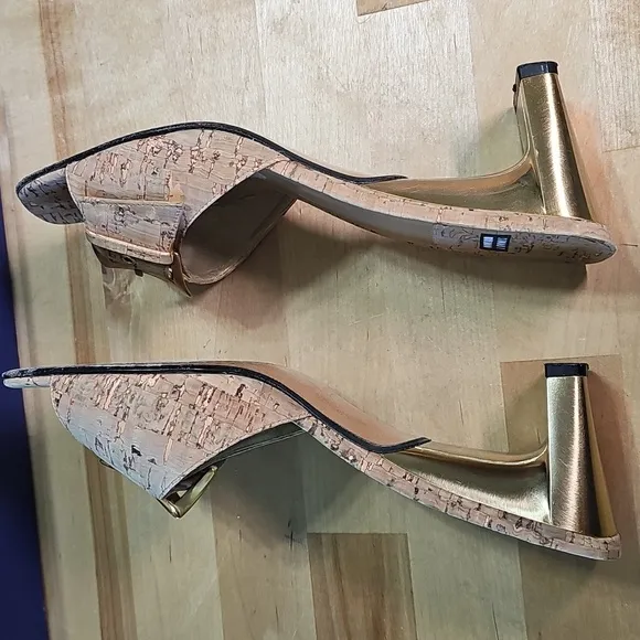 Stuart Weitzman Cork Gold Kitten Heels | Size 7