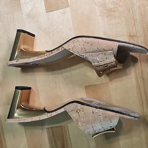Stuart Weitzman Cork Gold Kitten Heels | Size 7