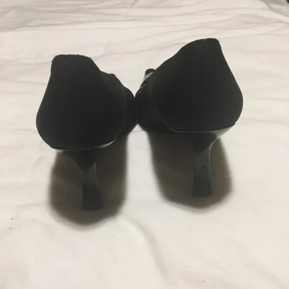 Stuart Weitzman heels Women's 9 black fabric &amp; patent leather kitten pointed toe
