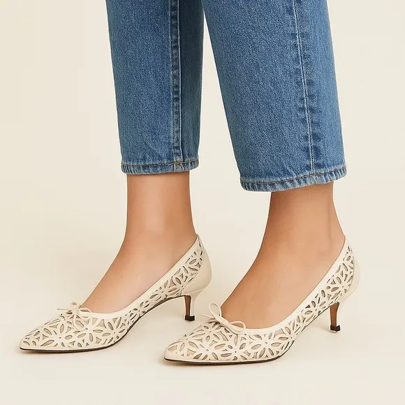 Stuart Weitzman kitten heels with bow sz 9