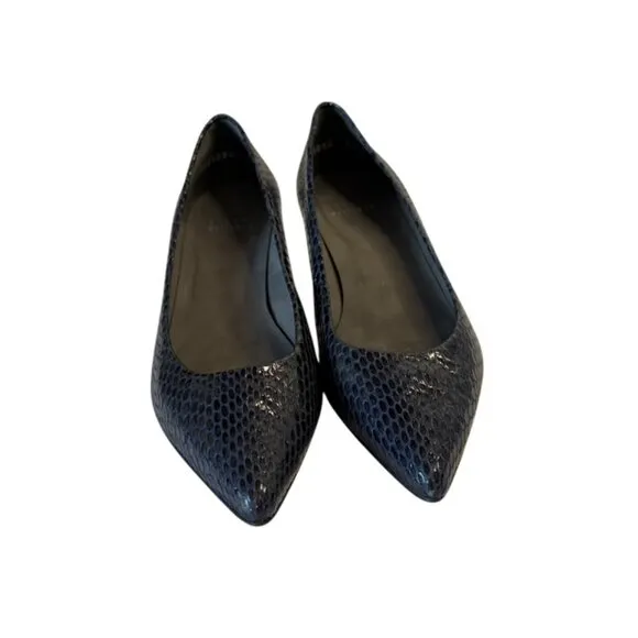 Stuart Weitzman Navy Snake Skin Kitten Court Heels Womens Size 7.5 M