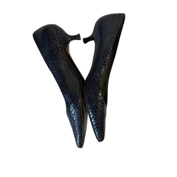Stuart Weitzman Navy Snake Skin Kitten Court Heels Womens Size 7.5 M