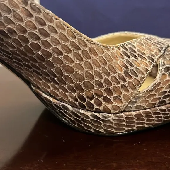 Stuart Weitzman Peekapoo Mushroom Crystal Slingback Snakeskin Pumps Heels SZ 8
