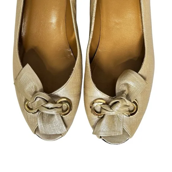 Stuart Weitzman Taupe Pearlized Leather Peep Toe Kitten Heels w/Bow 7.5N