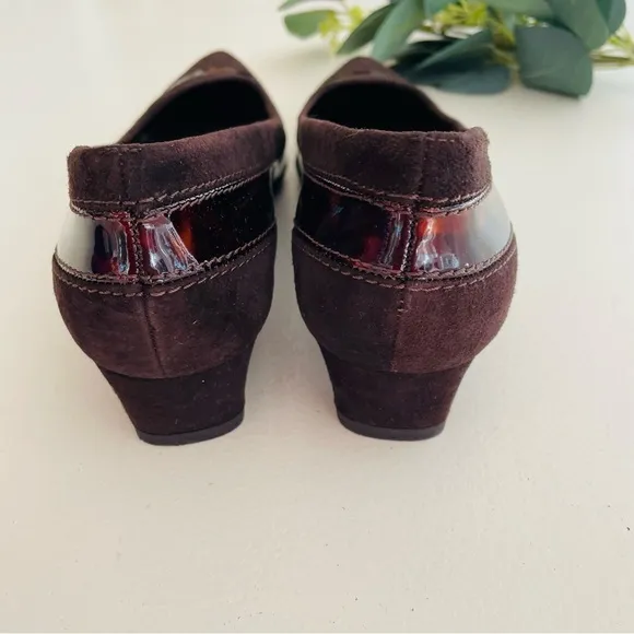 Stuart Weitzman Tier Cola Suede Kitten Heels