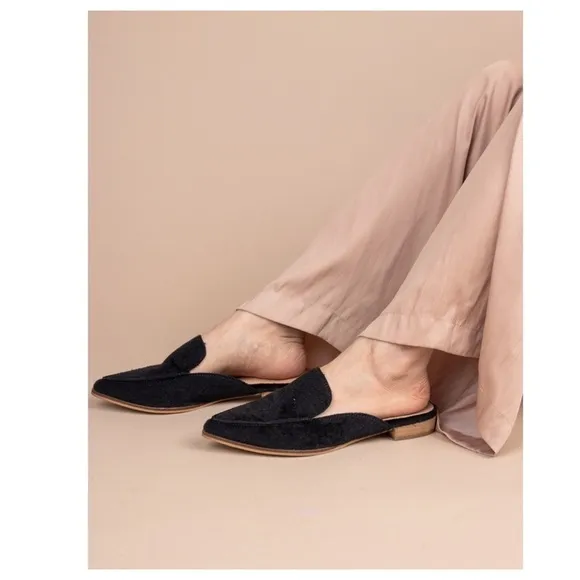STUNNING Black Faux Calf Hide Pointed Mules