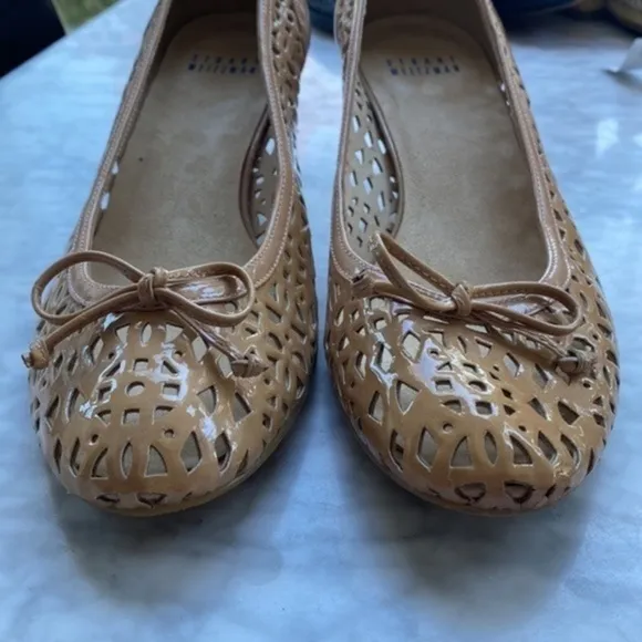 ✨Stunning✨ Stuart Weitzman Cream/Tan Patent Leather Kitten Heels Sz8