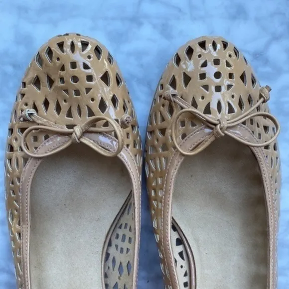 ✨Stunning✨ Stuart Weitzman Cream/Tan Patent Leather Kitten Heels Sz8