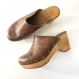 Sundance Cordani Five Worlds Zorba Tooled Brown Leather Studded Wooden Clogs 10