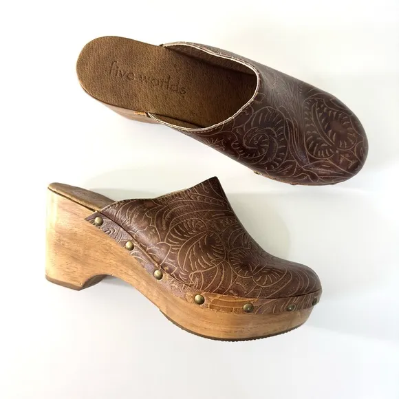 Sundance Cordani Five Worlds Zorba Tooled Brown Leather Studded Wooden Clogs 10