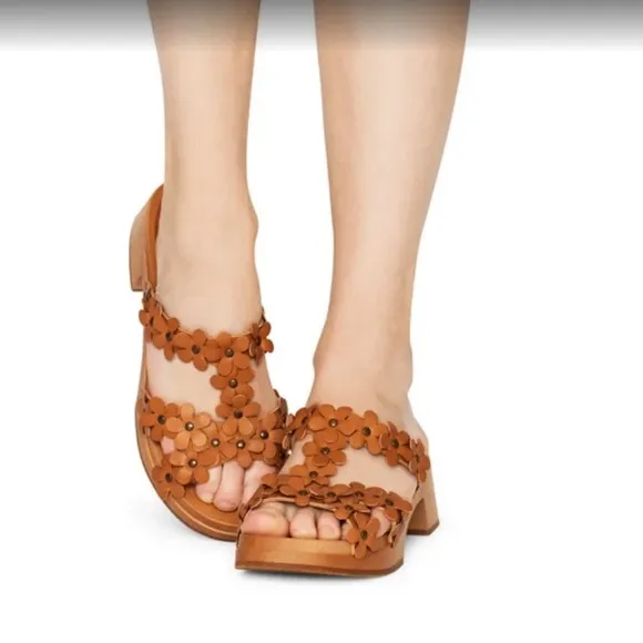Swedish Hasbeens Nature NWT Flower Petaled Strap Slip In Clog Sandal Romantic