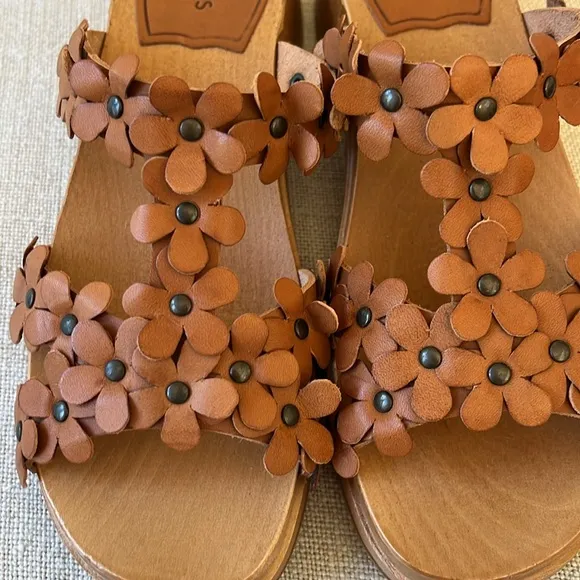 Swedish Hasbeens Nature NWT Flower Petaled Strap Slip In Clog Sandal Romantic