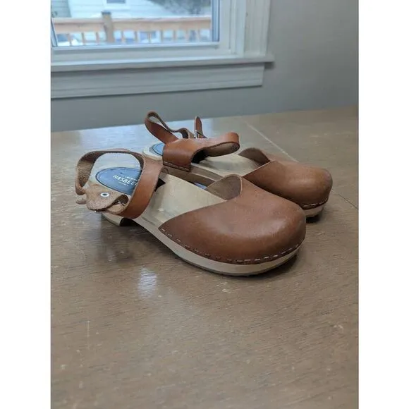 Swedish Hasbeens New Covered Mary Jane Clogs women's size 35 (5)  tan wooden
