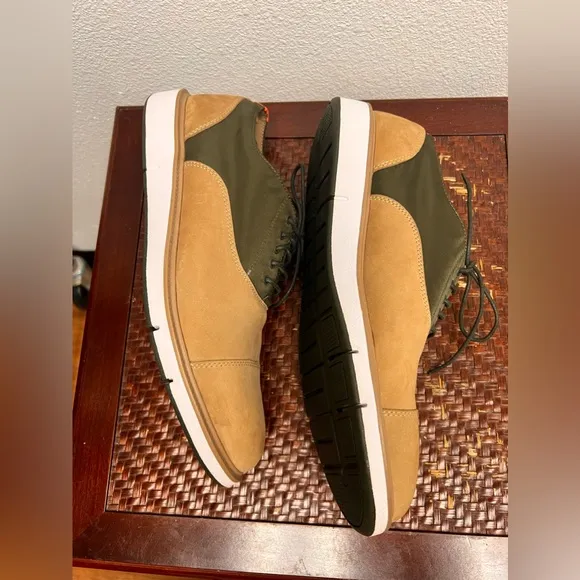 Swims NWOB Motion Capture Toe Oxfords Size 9