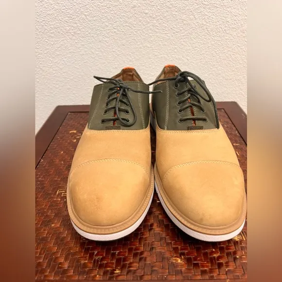 Swims NWOB Motion Capture Toe Oxfords Size 9