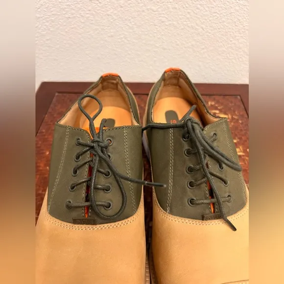 Swims NWOB Motion Capture Toe Oxfords Size 9