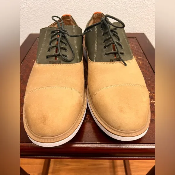 Swims NWOB Motion Capture Toe Oxfords Size 9