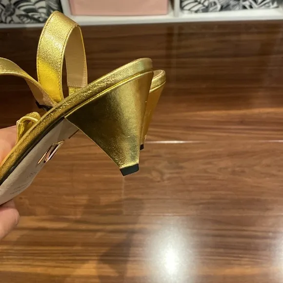 Tamara Mellon / Slingback Cone-Heel Gold Sandal 38.5 8.5