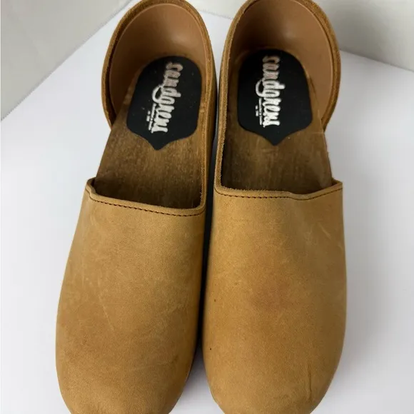 Tan Slip-On Mules with Cushioned Insole (39)