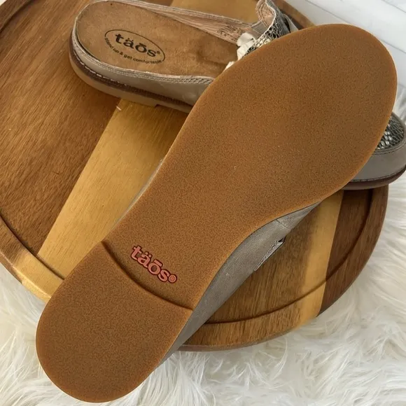 TAOS Footwear Taupe Snakeskin Royal Slider Mule New Size  8