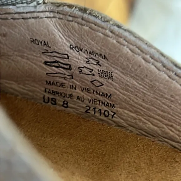 TAOS Footwear Taupe Snakeskin Royal Slider Mule New Size  8