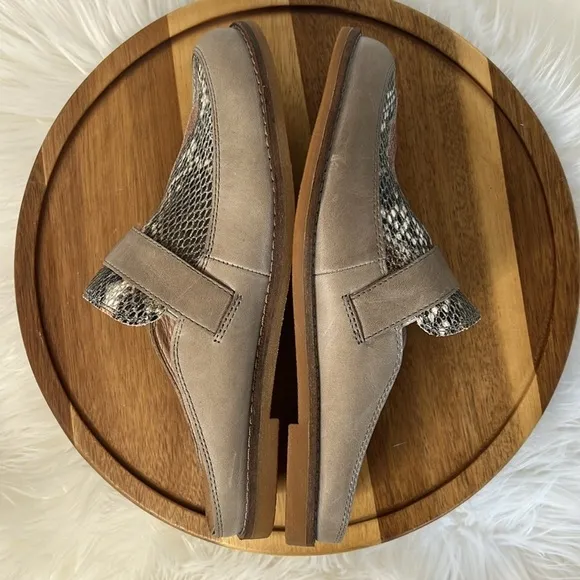 TAOS Footwear Taupe Snakeskin Royal Slider Mule New Size  8