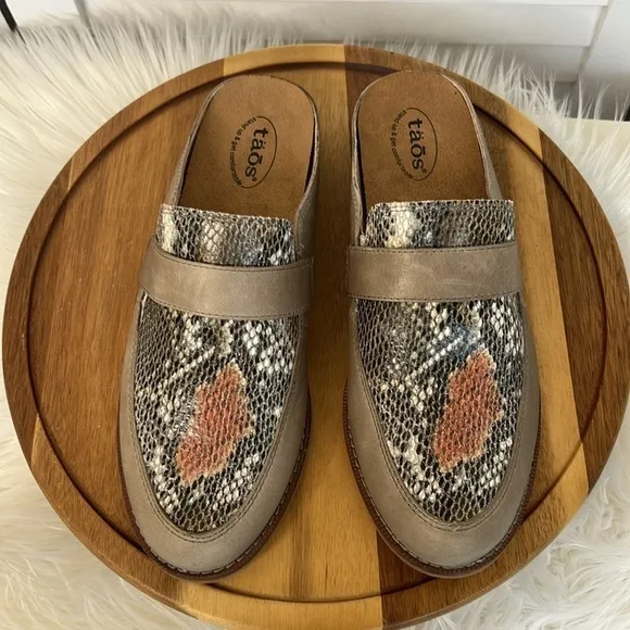TAOS Footwear Taupe Snakeskin Royal Slider Mule New Size  8