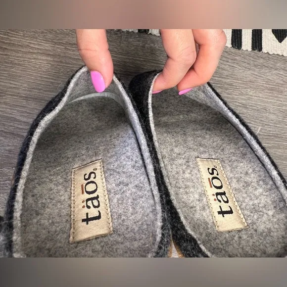 TAOS Woolery Charcoal Italian Wool Slip-On Unisex Clogs Size EU 37 US 6.5