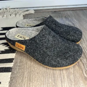 TAOS Woolery Charcoal Italian Wool Slip-On Unisex Clogs Size EU 37 US 6.5