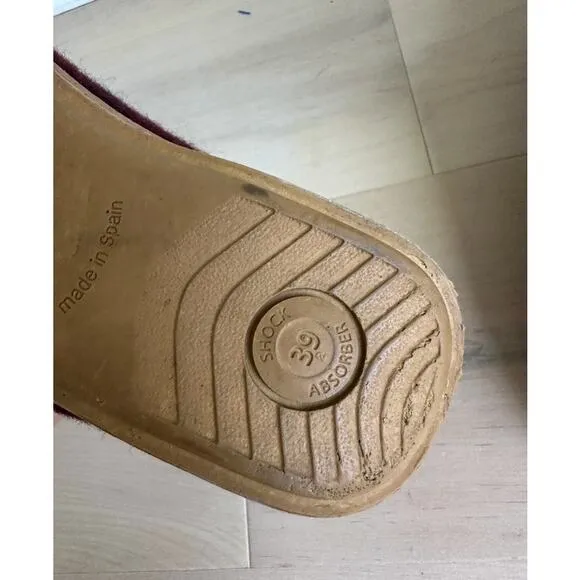 Taos Woolery Clog in Deep Red  Size EU 39/8-8.5 Comfort Arch Support Casual