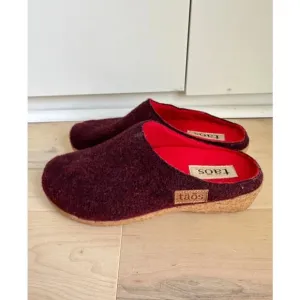 Taos Woolery Clog in Deep Red  Size EU 39/8-8.5 Comfort Arch Support Casual