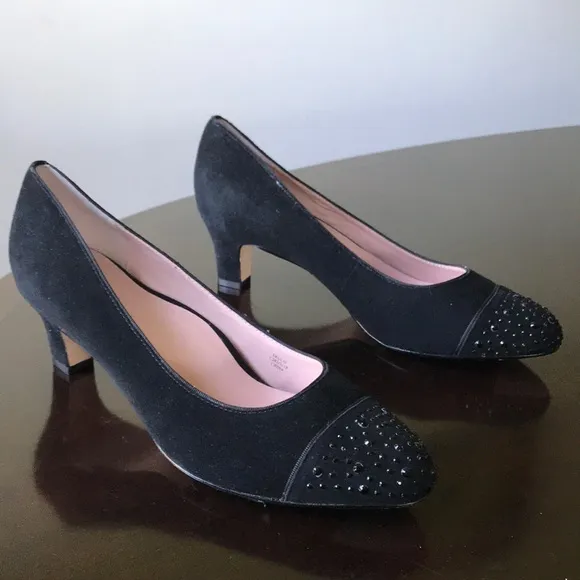 Taryn Rose Blk Suede Studded tip Trulie 9.5M Pumps