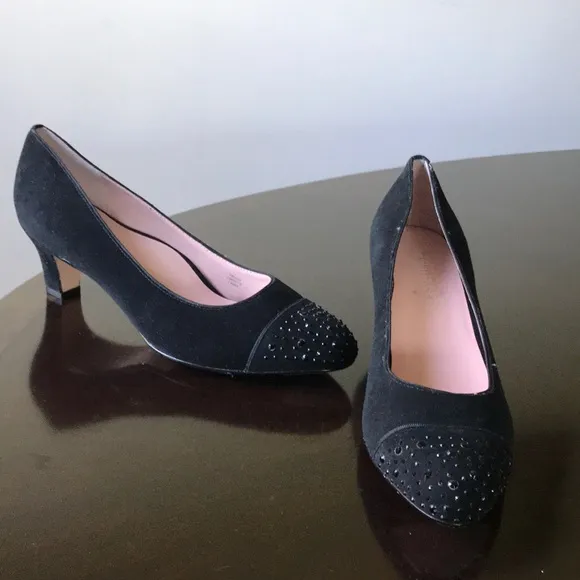 Taryn Rose Blk Suede Studded tip Trulie 9.5M Pumps