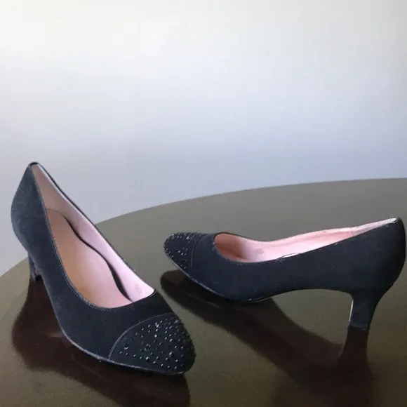 Taryn Rose Blk Suede Studded tip Trulie 9.5M Pumps