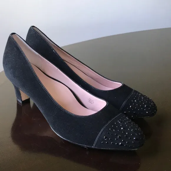 Taryn Rose Blk Suede Studded tip Trulie 9.5M Pumps
