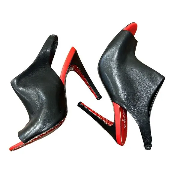Taylor Says Black Paige Size 7.5M Slingback Skull Graphic Peep Toe Heels